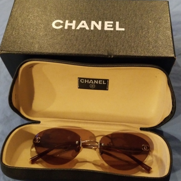 Authentic Chanel sunglass - Picture 1 of 8